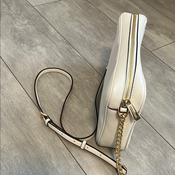 Michael Kors NWOT White Fultan Large Pebbled Leather Crossbody Bag Gold Accent - Picture 12 of 14